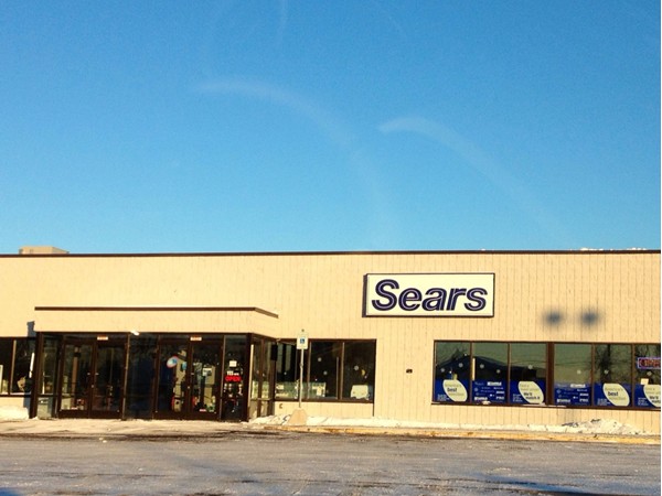 This family owned/operated Sears Hometown Store Is a great place to do business locally In Fenton