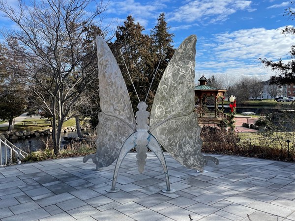 Downtown Fenton Butterfly Statue: So pretty in the sunshine!