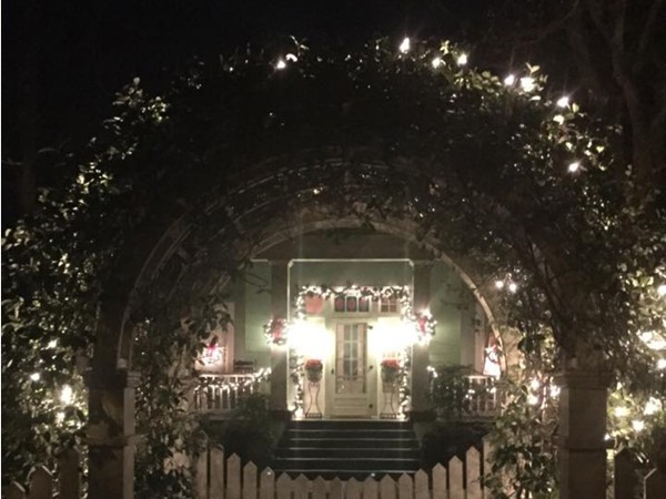 Victorian Candlelit Christmas in the Oaks