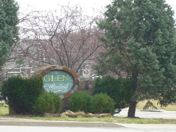 The sign at the entrance to the Glen at Waterfield 