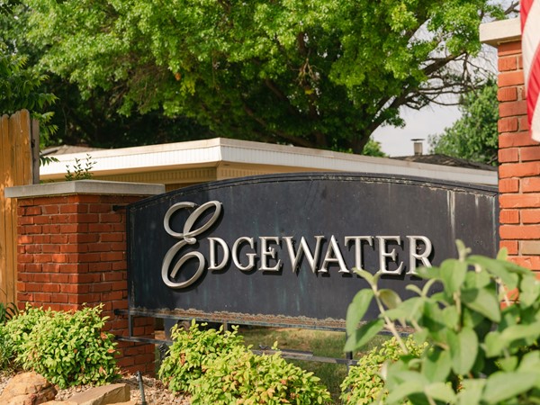 Beautiful entrance to Edgewater 