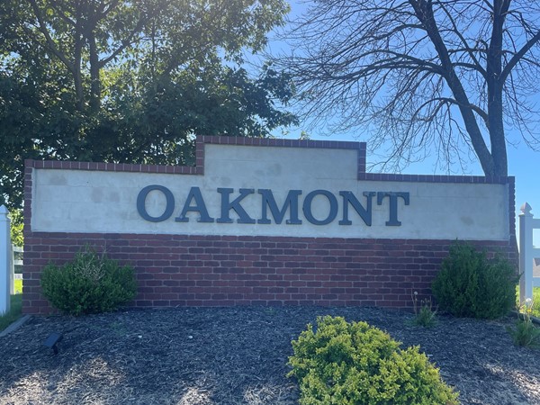 Oakmont! A gated community with gorgeous homes!