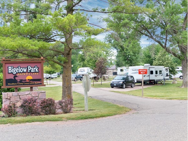 Bigelow Park at Browns Lake offers pull-thru sites, tent camping, restrooms, showers, and WiFi