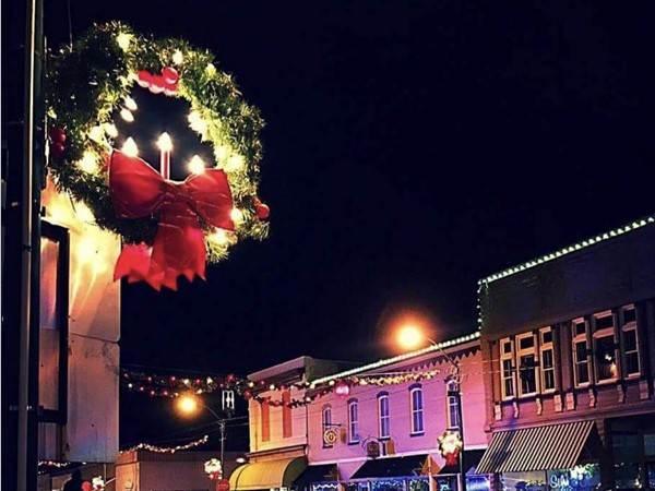 Downtown Odessa lit up for Christmas
