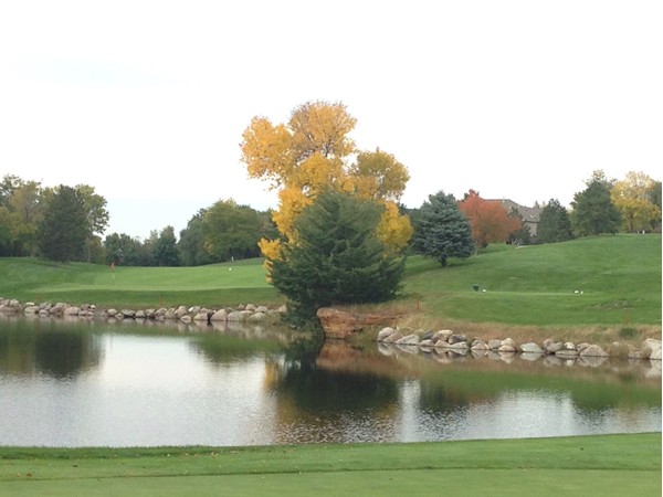 Changing colors and fewer golfers make fall golf the best time to tee it up