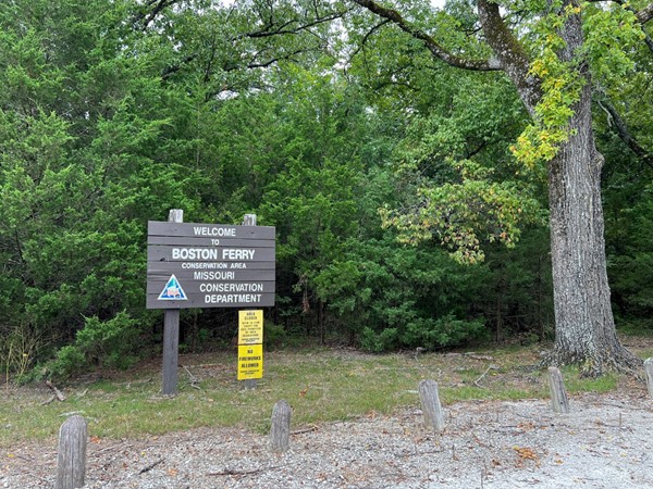 Hiking trail at the Boston Ferry Conservation Area