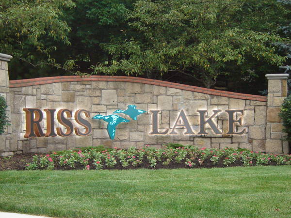 Riss Lake - The Premier Community North of The River In Parkville