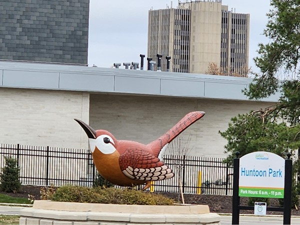 Meadowlark statue in Topeka