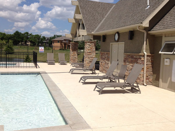 Lakeshore Estates Clubhouse and Pool