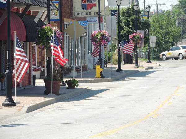 Downtown Merriam is sporting patriotic colors for the 4th!