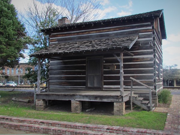 Historic 1800's cabin in Brookhaven