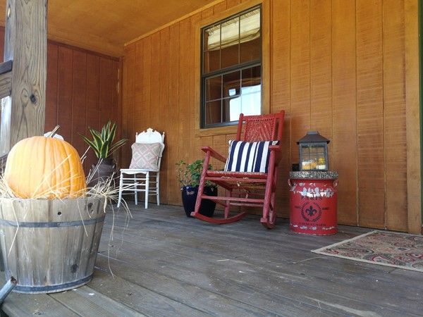 Front porch seating at Rock Bottom Winery