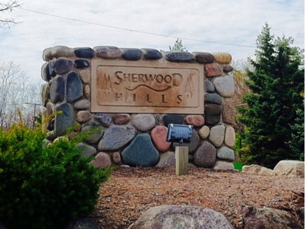 Spring photo of Sherwood Hills entrance in Grand Blanc