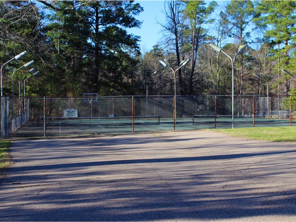 Toma Lodge Estates has a wide range of community amenities including tennis courts
