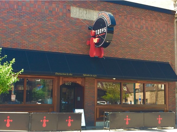 Tony's La Pizzeria on Main Street in Cedar Falls