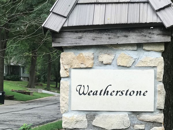 Weatherstone boasts a very accessible neighborhood. Just minutes away from dining and leisure
