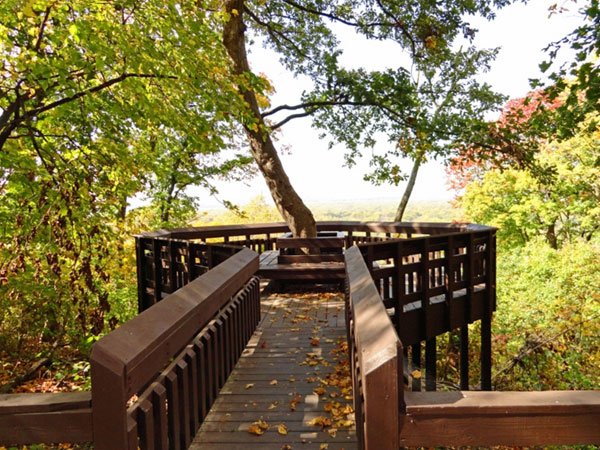 Weston Bend State Park offers a panoramic view of the Missouri River. Also hiking and biking trails.