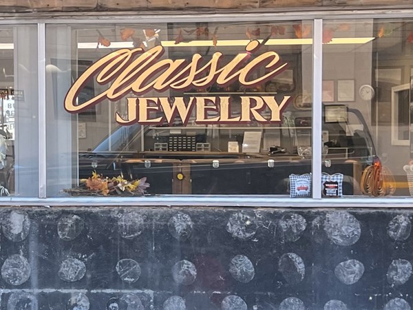 Discover stunning classic jewelry pieces right here in Sedalia, MO