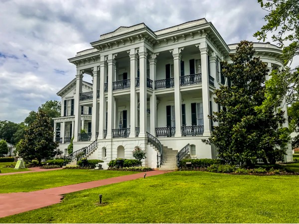 Nottoway Plantation located on the banks of the Mississippi River, 35 minutes south of Baton Rouge
