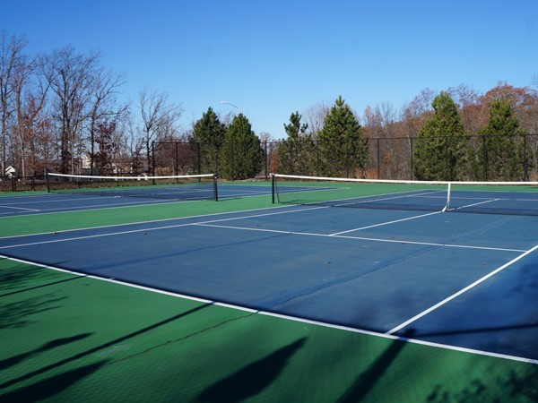 Nice tennis courts in Cross Creek