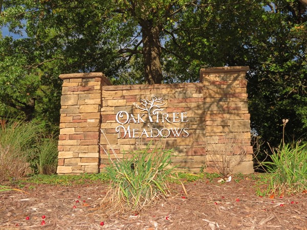 Monument sign at the entrance of Oak Tree Meadows