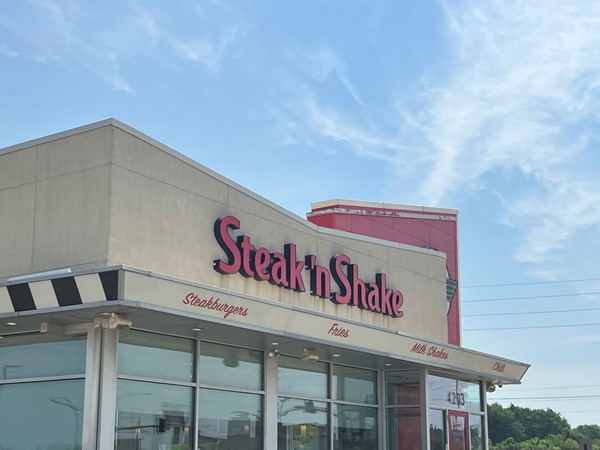 Classic burgers, crispy fries, and hand-dipped milkshakes done right! 