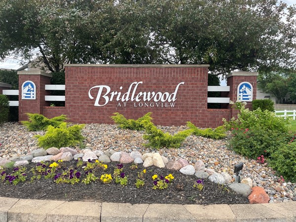 Bridlewood at Longview near Longview Lake & Longview Elementary with plenty of amenities