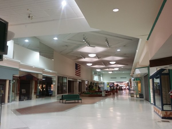 Courtland Center Mall 