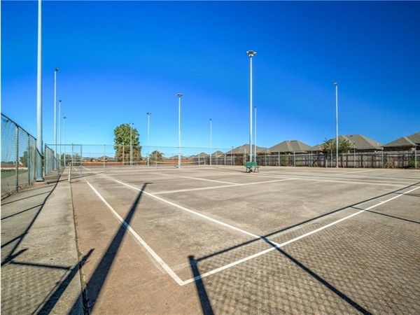 Tennis courts and basketball courts are located within walking distance