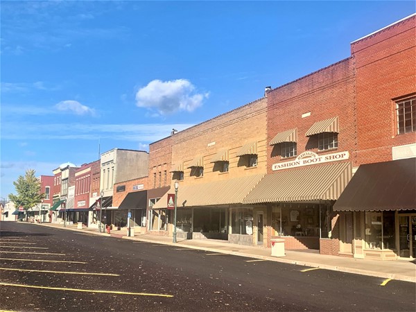  Clinton, MO square on a beautiful Sunday afternoon