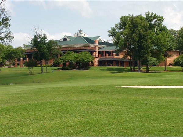 Approaching the 18th green at the renowned Southern Trace golf course in Shreveport.