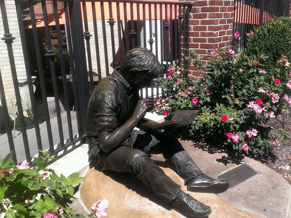 Don't take too long for lunch:  This boy sat down for a sandwich and got bronzed at the Plaza!