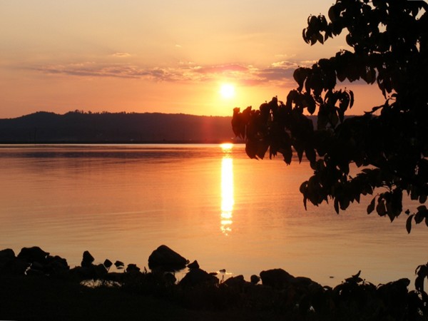 Wonderful sunset from the shores of Lake Guntersville in Civitan Park, Guntersville, AL