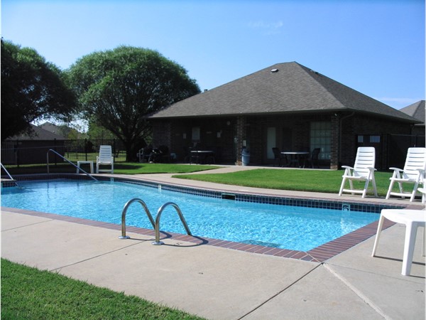 Pool and clubhouse for the residents 