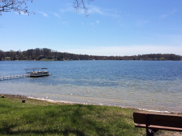 Beautiful spring day at Round Lake