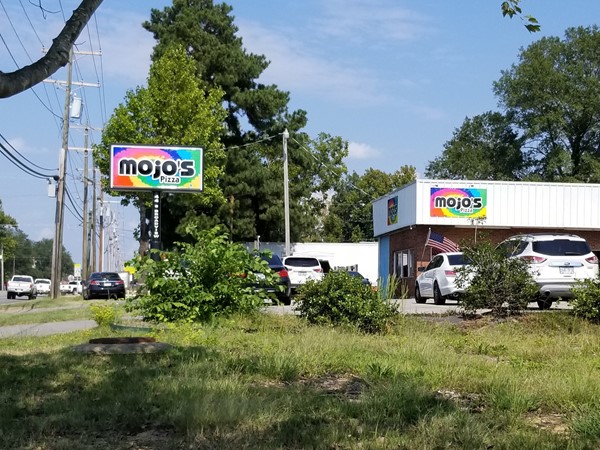 Mojo's Pizza has replaced Joe's Pizza in Greenbrier 