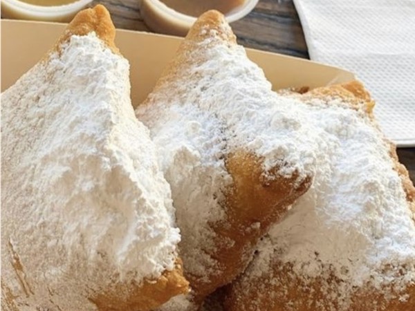 The beignets did not disappoint at Mo’Bay near USM 