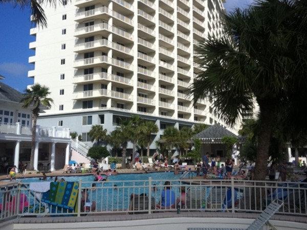 The Beach Club Condominium pool area in Gulf Shores 