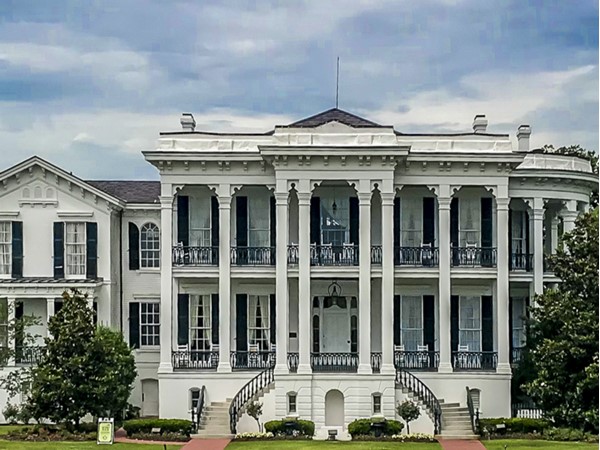 Nottoway Plantation - The South's largest existing antebellum mansion