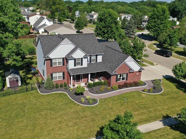 Magnificent family home in walking distance from Downtown South Lyon 