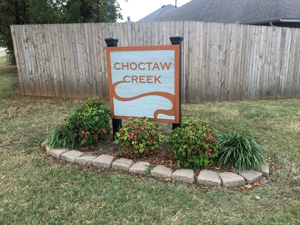 This great neighborhood backs up to Choctaw Creek Park with great walking paths and playgrounds.