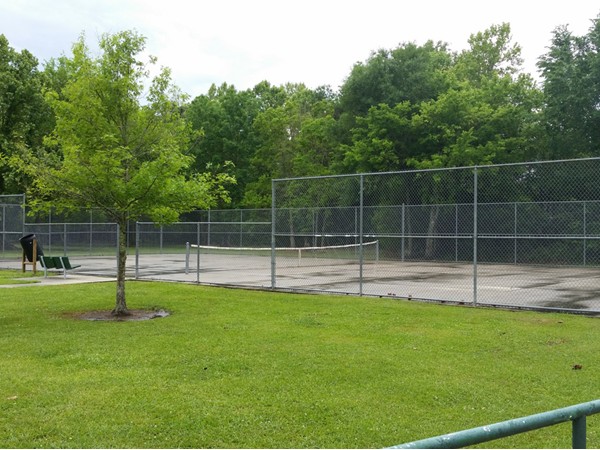 Tennis courts in Round Oak