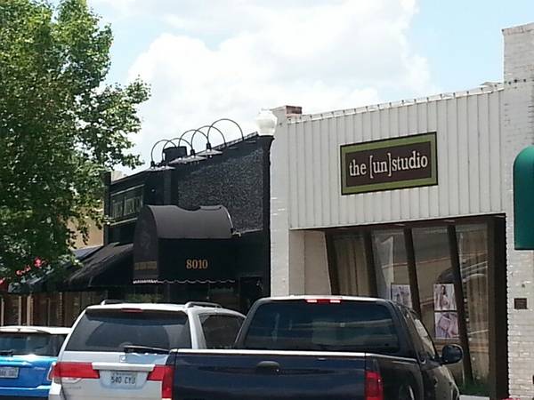 Salon & shops off Santa Fe Downtown Overland Park